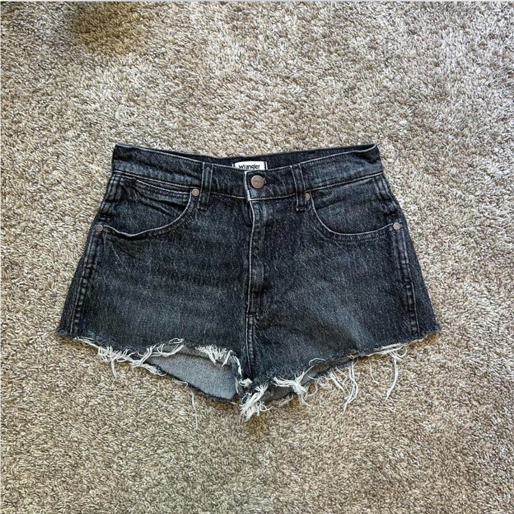 Wrangler high rise festival shorts in granite size 26